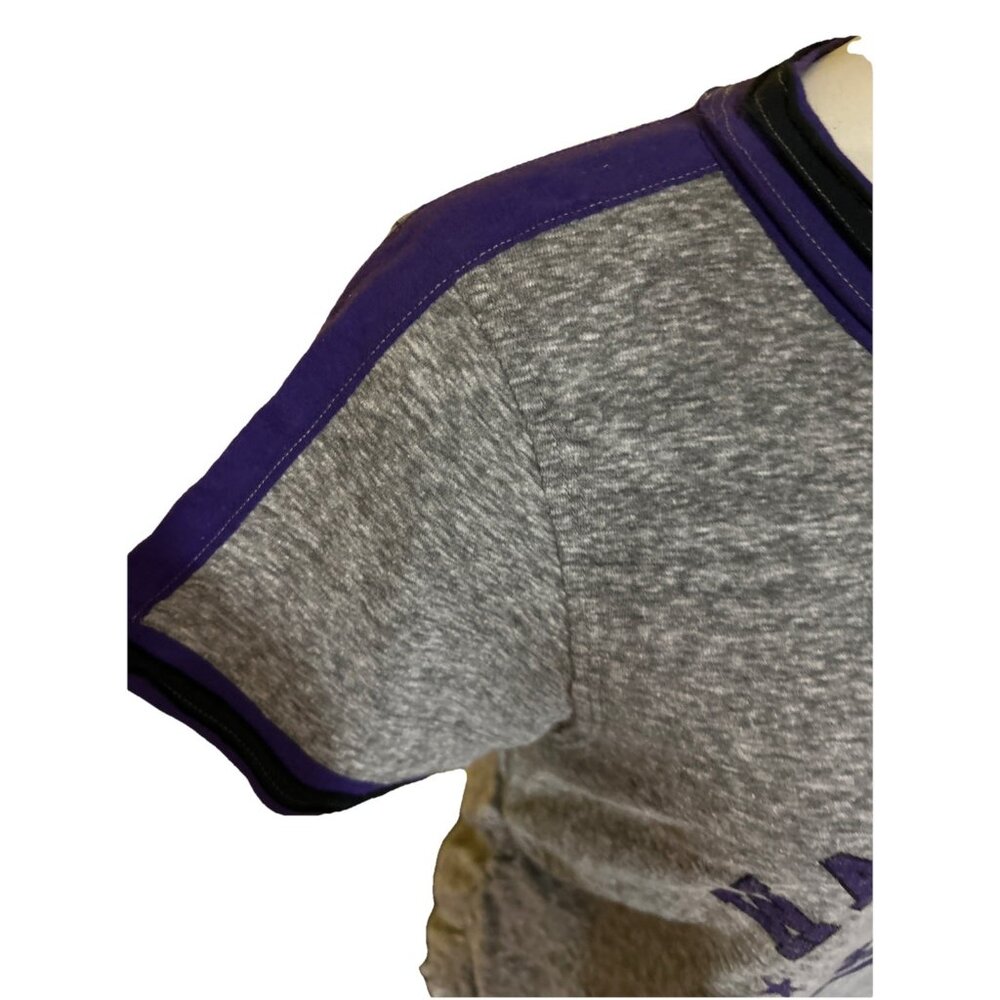 NEW Washington Huskies Colosseum Athletics Distressed Tee Shirt Women's M - Picture 5 of 10